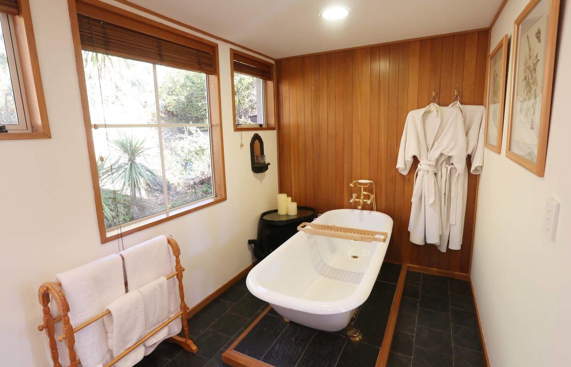 The Turret Boutique Accommodation Куийнстаун Екстериор снимка